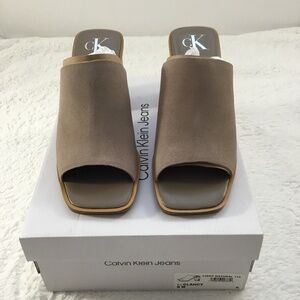 NWB Calvin Klein Women's Suede Clancy Tan Mule Size 8